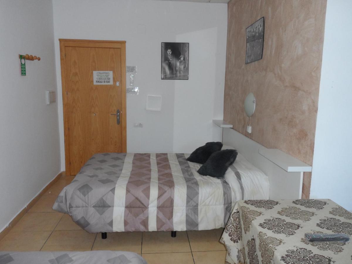 Hostal Via Del Caminante Madrigalejo Extérieur photo