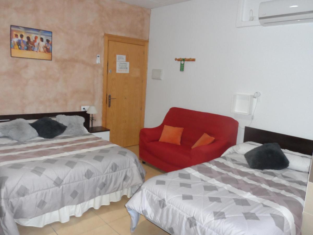 Hostal Via Del Caminante Madrigalejo Extérieur photo