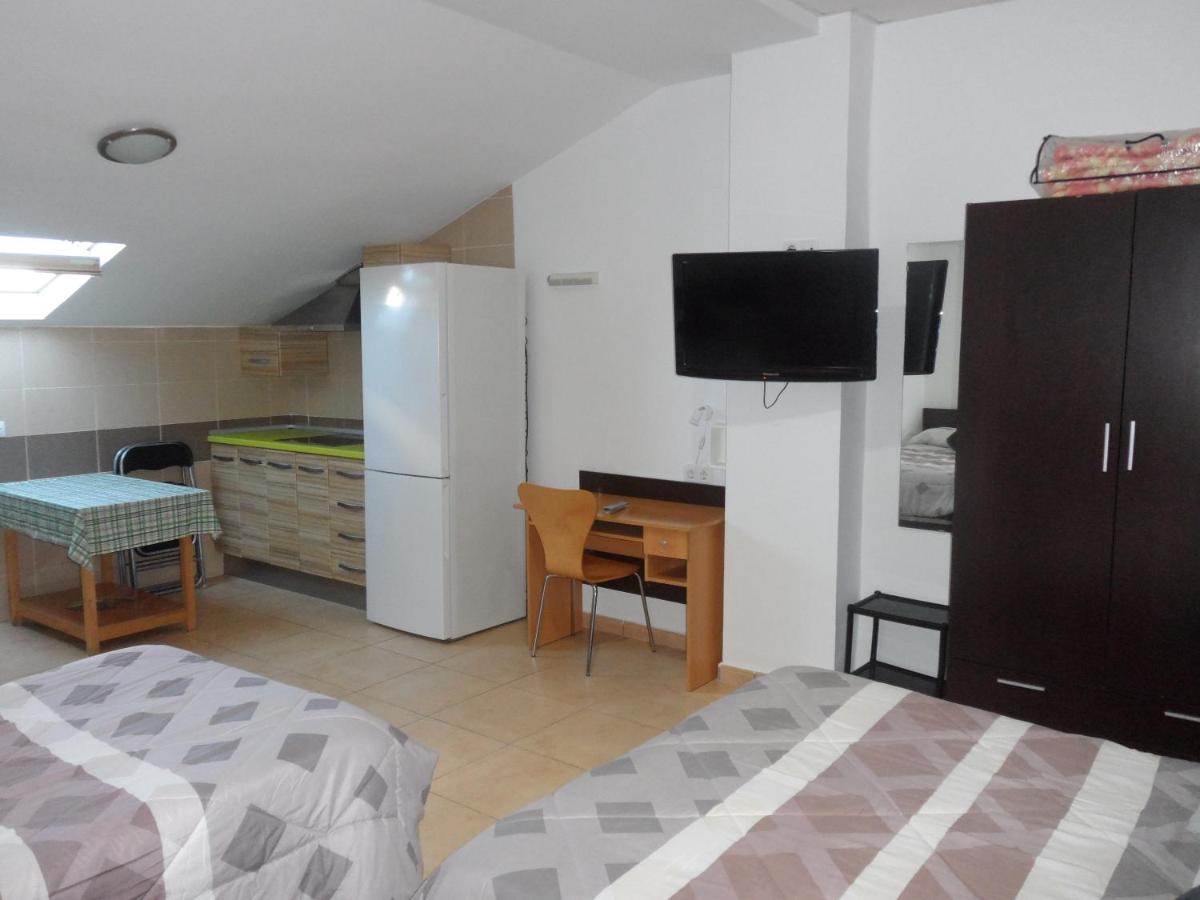 Hostal Via Del Caminante Madrigalejo Extérieur photo