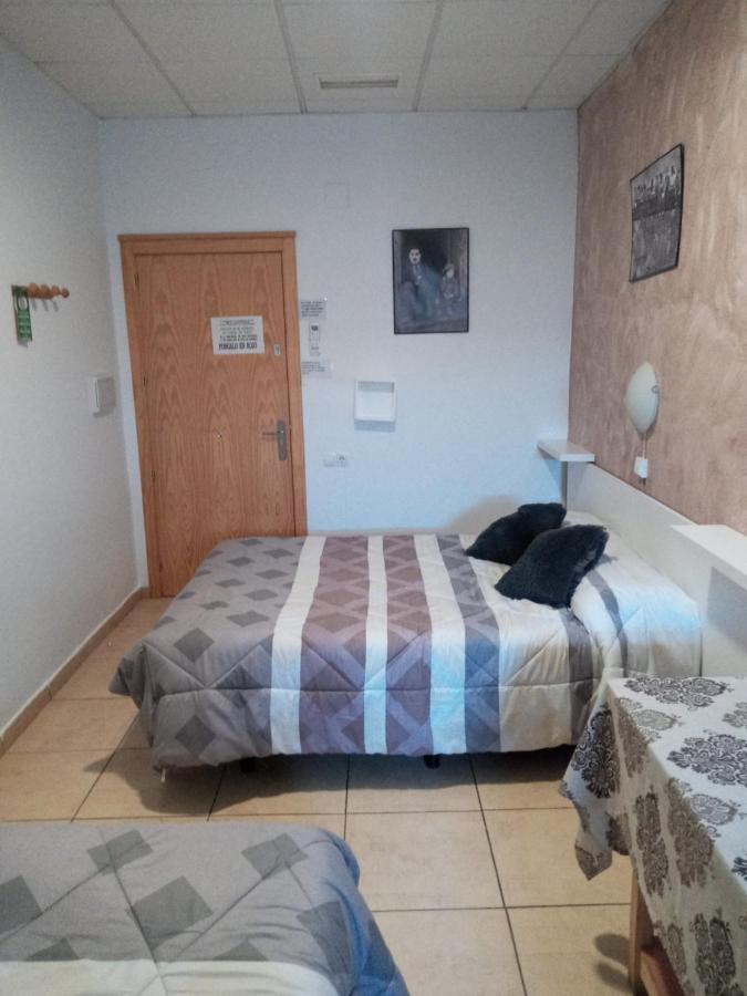 Hostal Via Del Caminante Madrigalejo Extérieur photo