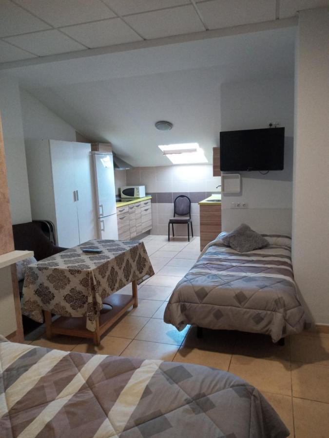 Hostal Via Del Caminante Madrigalejo Extérieur photo