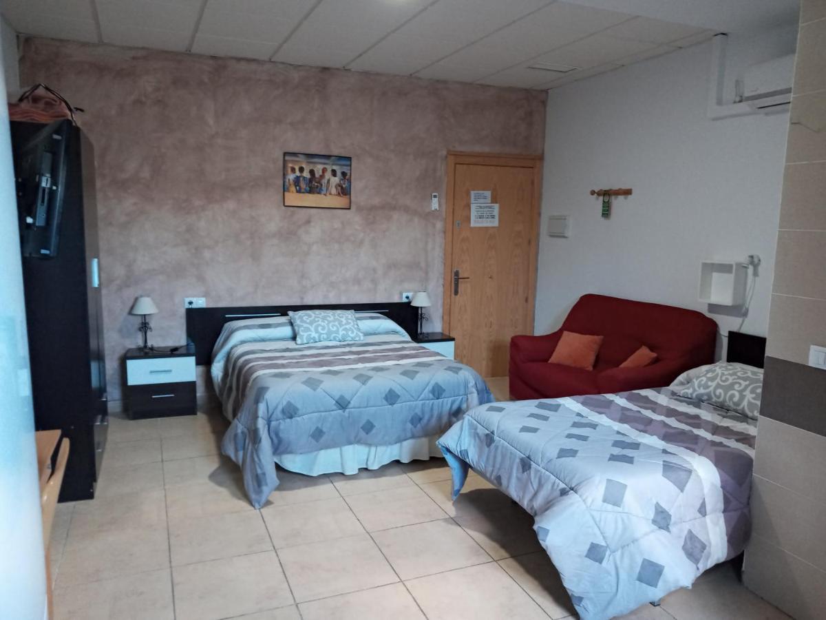 Hostal Via Del Caminante Madrigalejo Extérieur photo