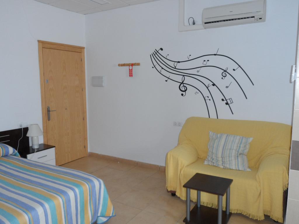 Hostal Via Del Caminante Madrigalejo Extérieur photo