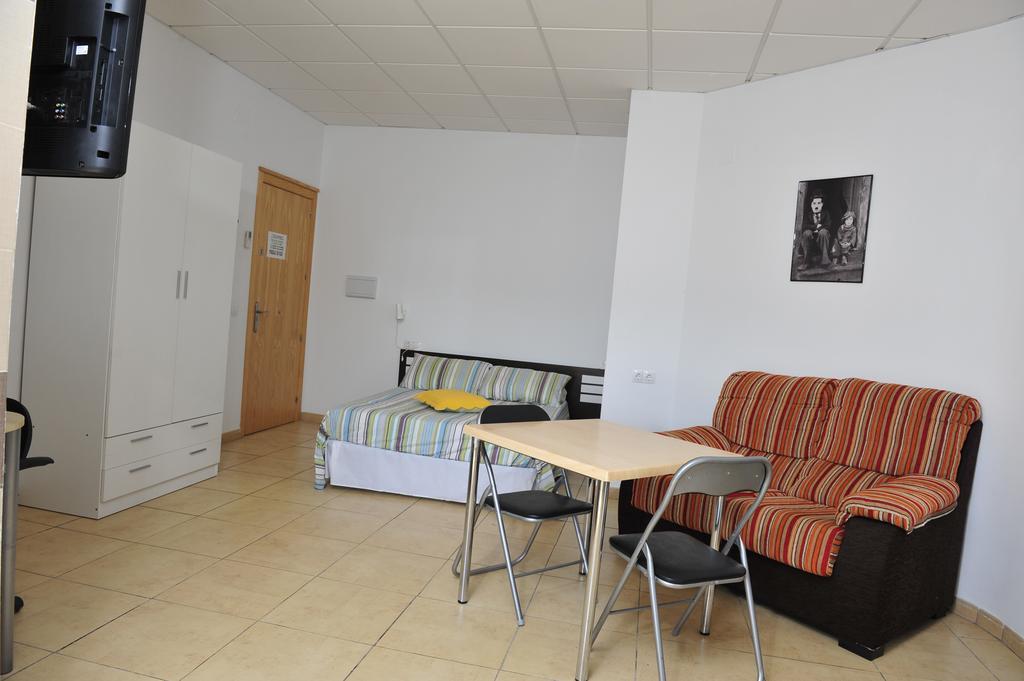 Hostal Via Del Caminante Madrigalejo Extérieur photo