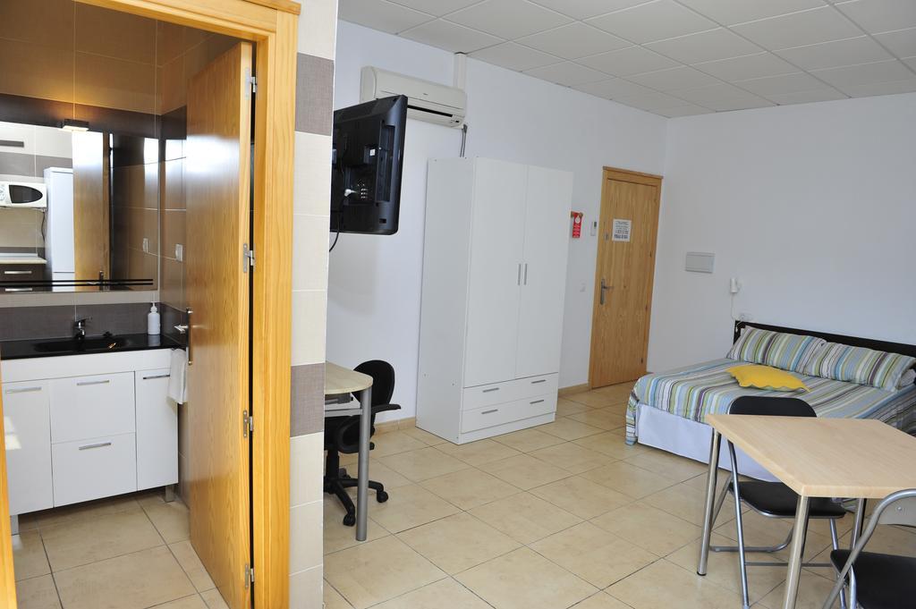 Hostal Via Del Caminante Madrigalejo Extérieur photo