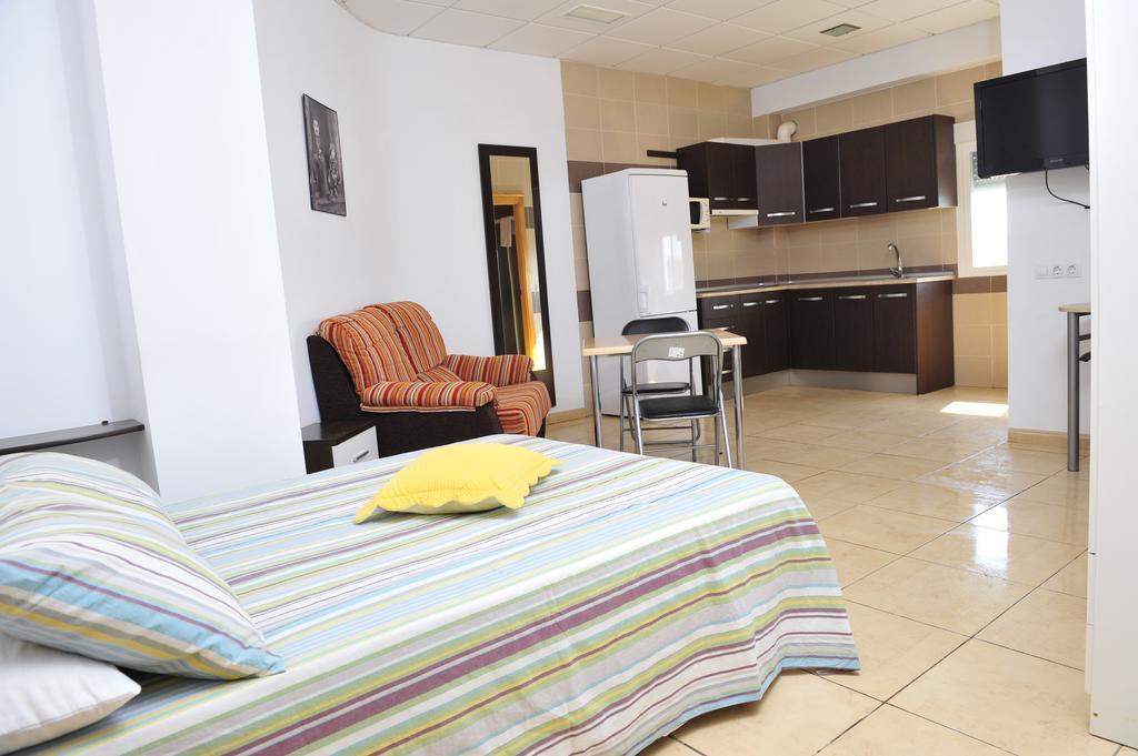 Hostal Via Del Caminante Madrigalejo Extérieur photo
