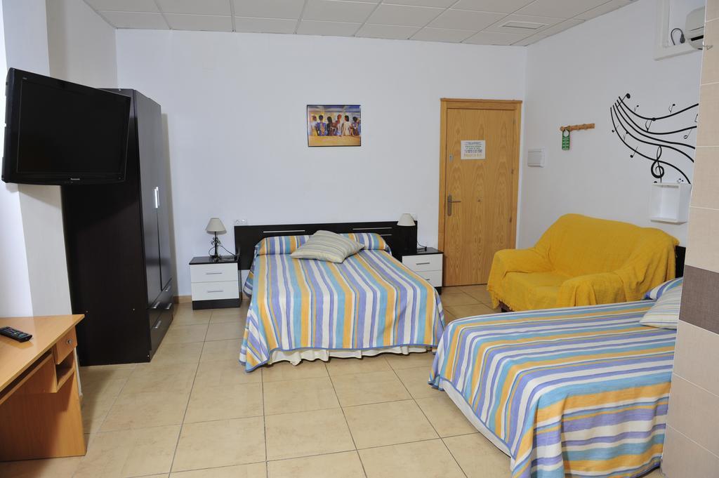 Hostal Via Del Caminante Madrigalejo Extérieur photo