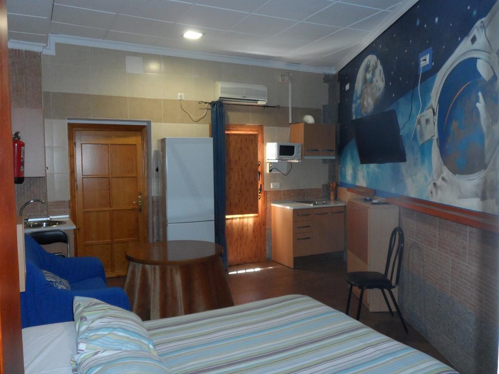 Hostal Via Del Caminante Madrigalejo Extérieur photo