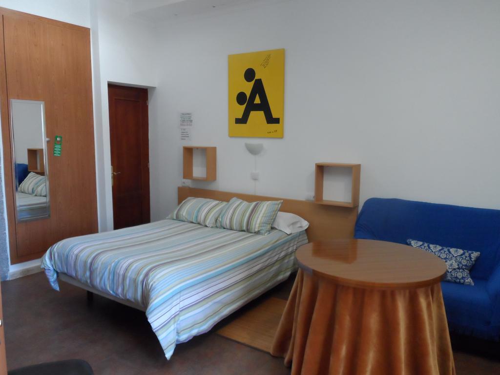 Hostal Via Del Caminante Madrigalejo Extérieur photo