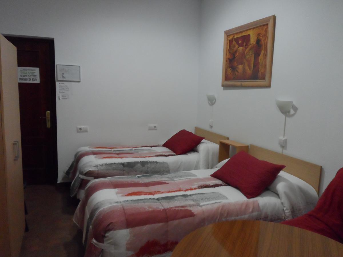 Hostal Via Del Caminante Madrigalejo Extérieur photo