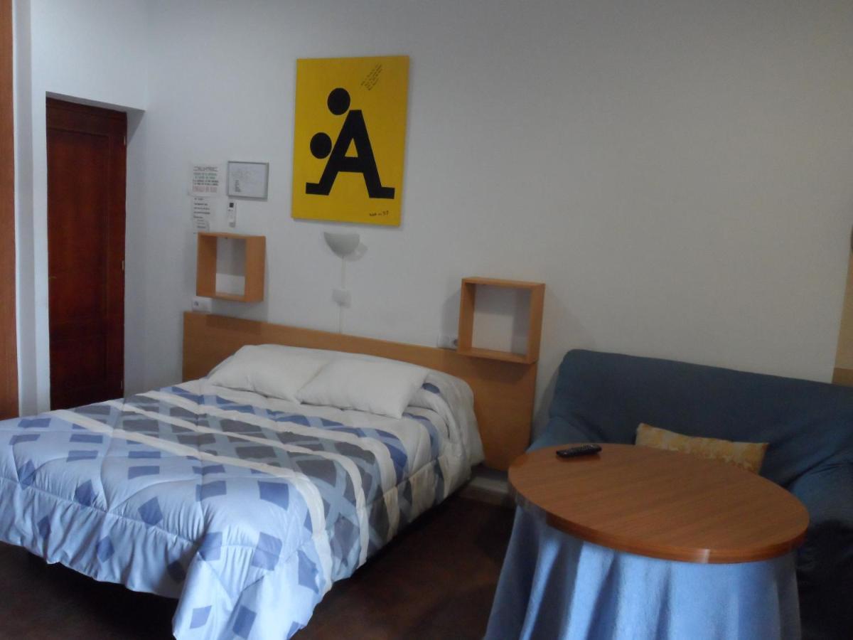 Hostal Via Del Caminante Madrigalejo Extérieur photo